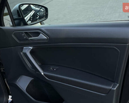 Черный Фольксваген Тигуан, объемом двигателя 2 л и пробегом 170 тыс. км за 18799 $, фото 75 на Automoto.ua