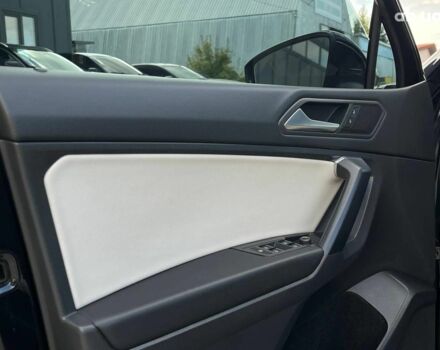 Черный Фольксваген Тигуан, объемом двигателя 2 л и пробегом 53 тыс. км за 24590 $, фото 16 на Automoto.ua