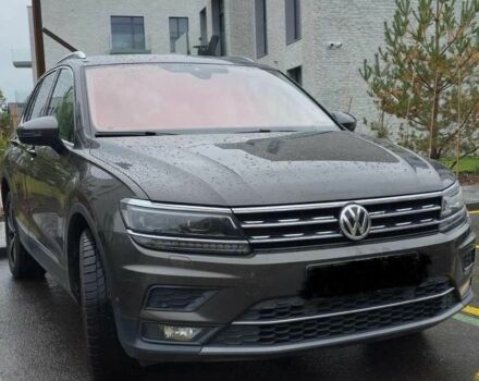 Чорний Фольксваген Тігуан, об'ємом двигуна 0 л та пробігом 82 тис. км за 13600 $, фото 2 на Automoto.ua