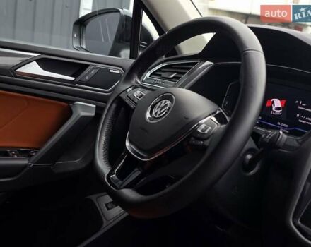 Черный Фольксваген Тигуан, объемом двигателя 2 л и пробегом 199 тыс. км за 31000 $, фото 103 на Automoto.ua