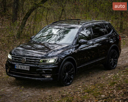Чорний Фольксваген Тігуан, об'ємом двигуна 2 л та пробігом 53 тис. км за 21900 $, фото 2 на Automoto.ua