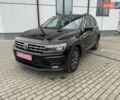 Чорний Фольксваген Тігуан, об'ємом двигуна 2 л та пробігом 228 тис. км за 26900 $, фото 2 на Automoto.ua