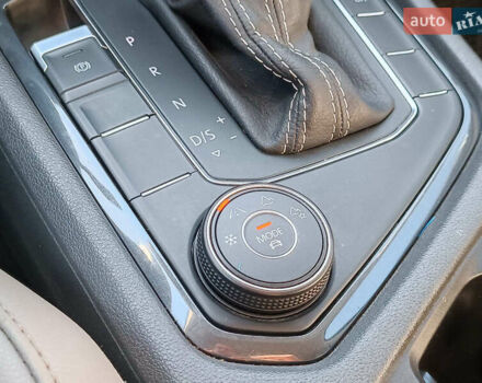 Черный Фольксваген Тигуан, объемом двигателя 2 л и пробегом 46 тыс. км за 22380 $, фото 27 на Automoto.ua