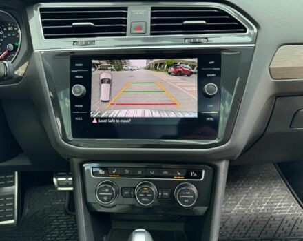 Чорний Фольксваген Тігуан, об'ємом двигуна 2 л та пробігом 123 тис. км за 22000 $, фото 19 на Automoto.ua