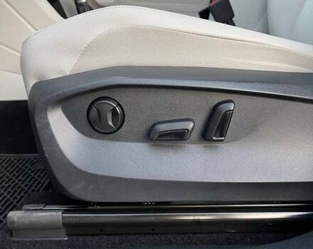 Черный Фольксваген Тигуан, объемом двигателя 2 л и пробегом 49 тыс. км за 25500 $, фото 14 на Automoto.ua