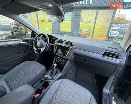 Черный Фольксваген Тигуан, объемом двигателя 2 л и пробегом 165 тыс. км за 29999 $, фото 34 на Automoto.ua