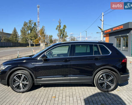 Чорний Фольксваген Тігуан, об'ємом двигуна 1.97 л та пробігом 235 тис. км за 26588 $, фото 3 на Automoto.ua