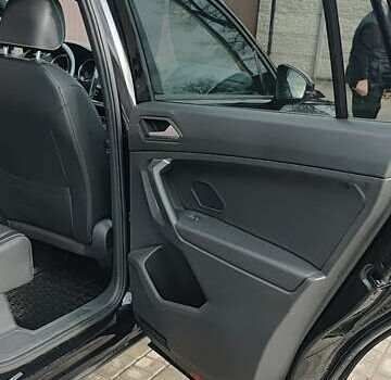 Чорний Фольксваген Тігуан, об'ємом двигуна 2 л та пробігом 123 тис. км за 22500 $, фото 22 на Automoto.ua