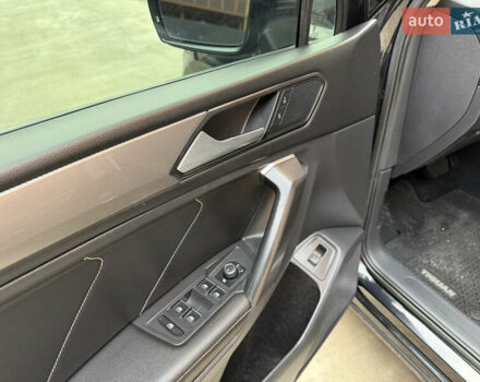 Чорний Фольксваген Тігуан, об'ємом двигуна 1.98 л та пробігом 144 тис. км за 22300 $, фото 11 на Automoto.ua