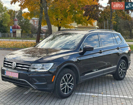 Черный Фольксваген Тигуан, объемом двигателя 2 л и пробегом 101 тыс. км за 22750 $, фото 1 на Automoto.ua
