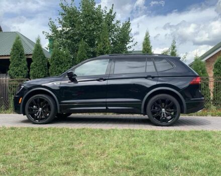 Черный Фольксваген Тигуан, объемом двигателя 2 л и пробегом 23 тыс. км за 37700 $, фото 1 на Automoto.ua