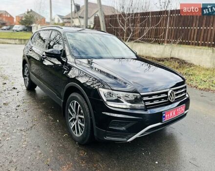 Черный Фольксваген Тигуан, объемом двигателя 2 л и пробегом 40 тыс. км за 17999 $, фото 4 на Automoto.ua