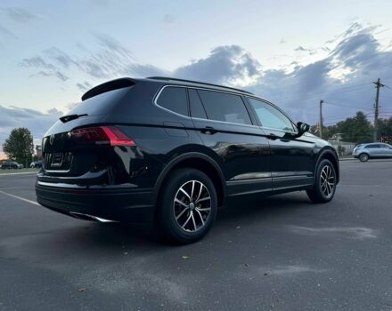 Чорний Фольксваген Тігуан, об'ємом двигуна 2 л та пробігом 11 тис. км за 6300 $, фото 3 на Automoto.ua