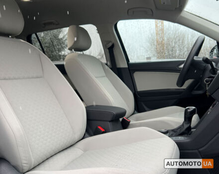 Чорний Фольксваген Тігуан, об'ємом двигуна 2 л та пробігом 37 тис. км за 25800 $, фото 8 на Automoto.ua