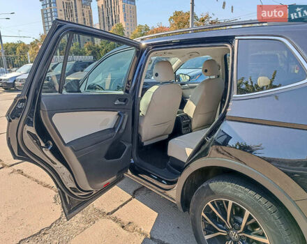 Черный Фольксваген Тигуан, объемом двигателя 2 л и пробегом 46 тыс. км за 22380 $, фото 15 на Automoto.ua