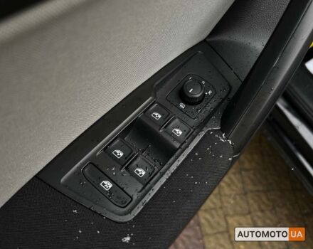 Чорний Фольксваген Тігуан, об'ємом двигуна 2 л та пробігом 37 тис. км за 25800 $, фото 15 на Automoto.ua
