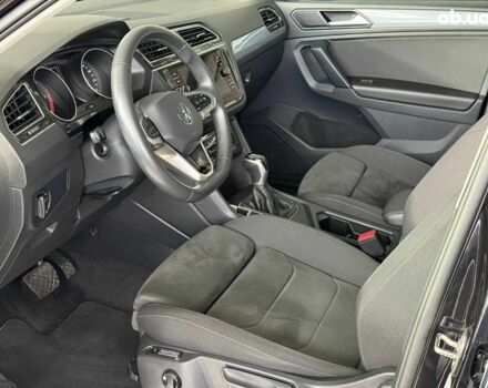 Чорний Фольксваген Тігуан, об'ємом двигуна 2 л та пробігом 56 тис. км за 33990 $, фото 9 на Automoto.ua