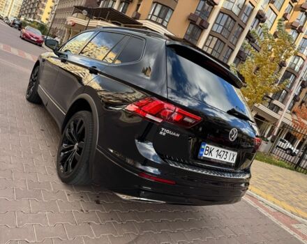 Чорний Фольксваген Тігуан, об'ємом двигуна 2 л та пробігом 123 тис. км за 22000 $, фото 3 на Automoto.ua