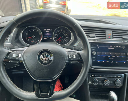 Черный Фольксваген Тигуан, объемом двигателя 2 л и пробегом 107 тыс. км за 21500 $, фото 16 на Automoto.ua