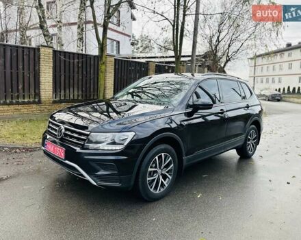 Черный Фольксваген Тигуан, объемом двигателя 2 л и пробегом 40 тыс. км за 17999 $, фото 2 на Automoto.ua