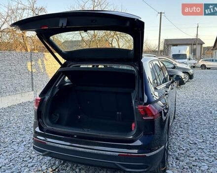 Черный Фольксваген Тигуан, объемом двигателя 2 л и пробегом 180 тыс. км за 29550 $, фото 107 на Automoto.ua