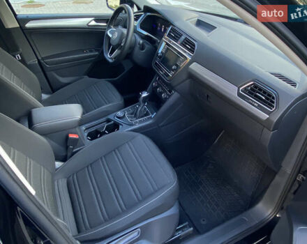 Чорний Фольксваген Тігуан, об'ємом двигуна 1.98 л та пробігом 62 тис. км за 22200 $, фото 12 на Automoto.ua