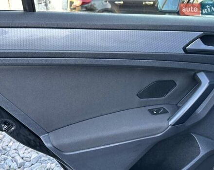 Черный Фольксваген Тигуан, объемом двигателя 2 л и пробегом 180 тыс. км за 29550 $, фото 77 на Automoto.ua