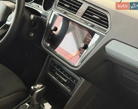 Черный Фольксваген Тигуан, объемом двигателя 2 л и пробегом 56 тыс. км за 33990 $, фото 20 на Automoto.ua