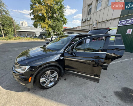 Черный Фольксваген Тигуан, объемом двигателя 1.98 л и пробегом 56 тыс. км за 28000 $, фото 1 на Automoto.ua