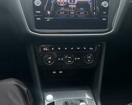 Чорний Фольксваген Тігуан, об'ємом двигуна 2 л та пробігом 56 тис. км за 23700 $, фото 8 на Automoto.ua