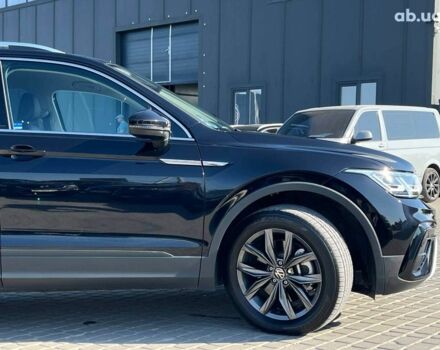 Черный Фольксваген Тигуан, объемом двигателя 2 л и пробегом 23 тыс. км за 25790 $, фото 3 на Automoto.ua