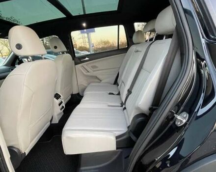 Черный Фольксваген Тигуан, объемом двигателя 2 л и пробегом 49 тыс. км за 25500 $, фото 26 на Automoto.ua