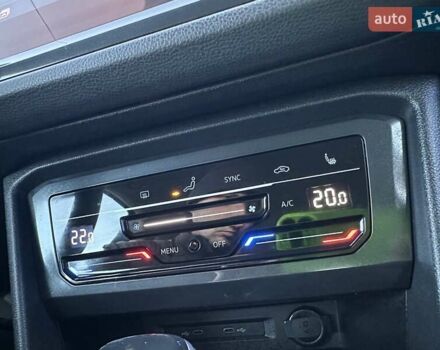 Черный Фольксваген Тигуан, объемом двигателя 2 л и пробегом 180 тыс. км за 29550 $, фото 65 на Automoto.ua