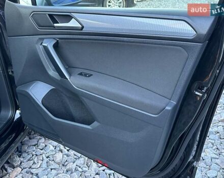 Черный Фольксваген Тигуан, объемом двигателя 2 л и пробегом 180 тыс. км за 29550 $, фото 91 на Automoto.ua