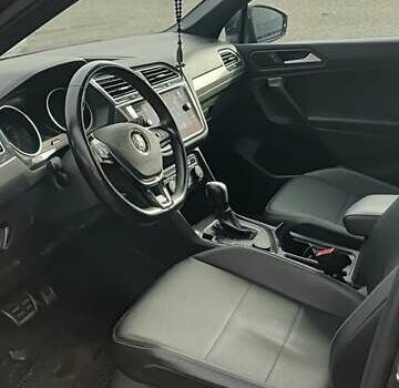 Чорний Фольксваген Тігуан, об'ємом двигуна 2 л та пробігом 123 тис. км за 22500 $, фото 24 на Automoto.ua