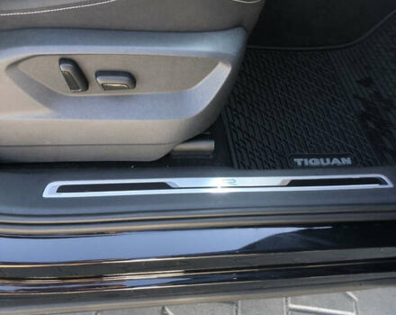 Черный Фольксваген Тигуан, объемом двигателя 1.98 л и пробегом 75 тыс. км за 34699 $, фото 28 на Automoto.ua