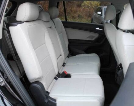 Черный Фольксваген Тигуан, объемом двигателя 2 л и пробегом 15 тыс. км за 17000 $, фото 10 на Automoto.ua