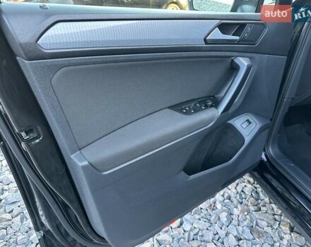 Черный Фольксваген Тигуан, объемом двигателя 2 л и пробегом 180 тыс. км за 29550 $, фото 41 на Automoto.ua