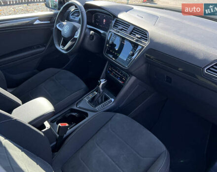 Чорний Фольксваген Тігуан, об'ємом двигуна 1.97 л та пробігом 235 тис. км за 26588 $, фото 26 на Automoto.ua