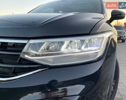 Черный Фольксваген Тигуан, объемом двигателя 2 л и пробегом 49 тыс. км за 25500 $, фото 3 на Automoto.ua