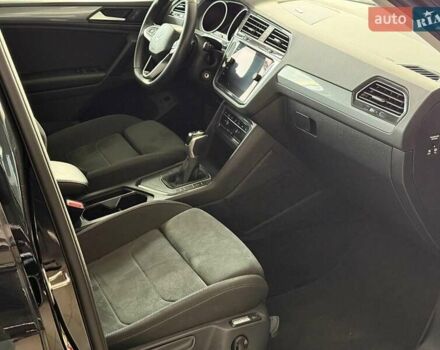 Черный Фольксваген Тигуан, объемом двигателя 2 л и пробегом 56 тыс. км за 33990 $, фото 19 на Automoto.ua