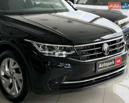 Черный Фольксваген Тигуан, объемом двигателя 2 л и пробегом 56 тыс. км за 33990 $, фото 3 на Automoto.ua