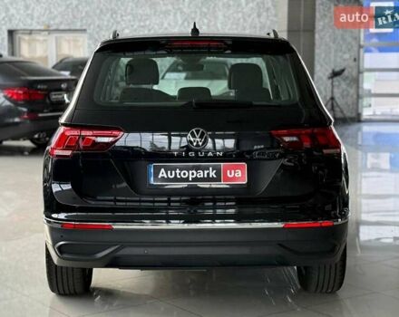 Черный Фольксваген Тигуан, объемом двигателя 2 л и пробегом 56 тыс. км за 33990 $, фото 5 на Automoto.ua