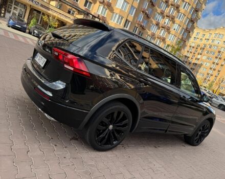 Чорний Фольксваген Тігуан, об'ємом двигуна 2 л та пробігом 123 тис. км за 22000 $, фото 5 на Automoto.ua