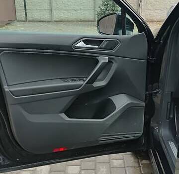 Чорний Фольксваген Тігуан, об'ємом двигуна 2 л та пробігом 123 тис. км за 22500 $, фото 31 на Automoto.ua