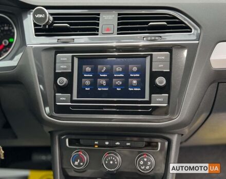 Чорний Фольксваген Тігуан, об'ємом двигуна 2 л та пробігом 37 тис. км за 25800 $, фото 10 на Automoto.ua