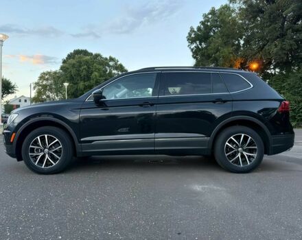 Черный Фольксваген Тигуан, объемом двигателя 2 л и пробегом 29 тыс. км за 9100 $, фото 2 на Automoto.ua