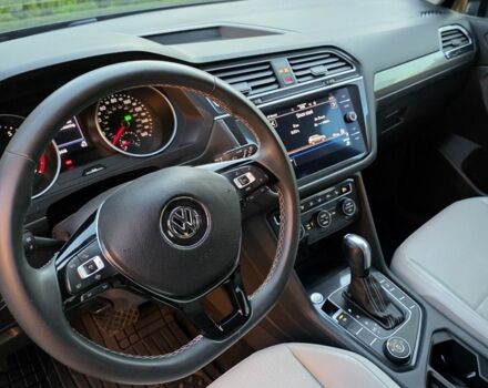 Чорний Фольксваген Тігуан, об'ємом двигуна 2 л та пробігом 213 тис. км за 16900 $, фото 1 на Automoto.ua