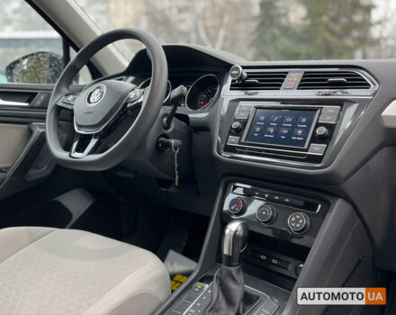 Чорний Фольксваген Тігуан, об'ємом двигуна 2 л та пробігом 37 тис. км за 25800 $, фото 9 на Automoto.ua