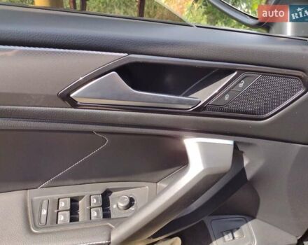 Черный Фольксваген Тигуан, объемом двигателя 2 л и пробегом 27 тыс. км за 25600 $, фото 5 на Automoto.ua